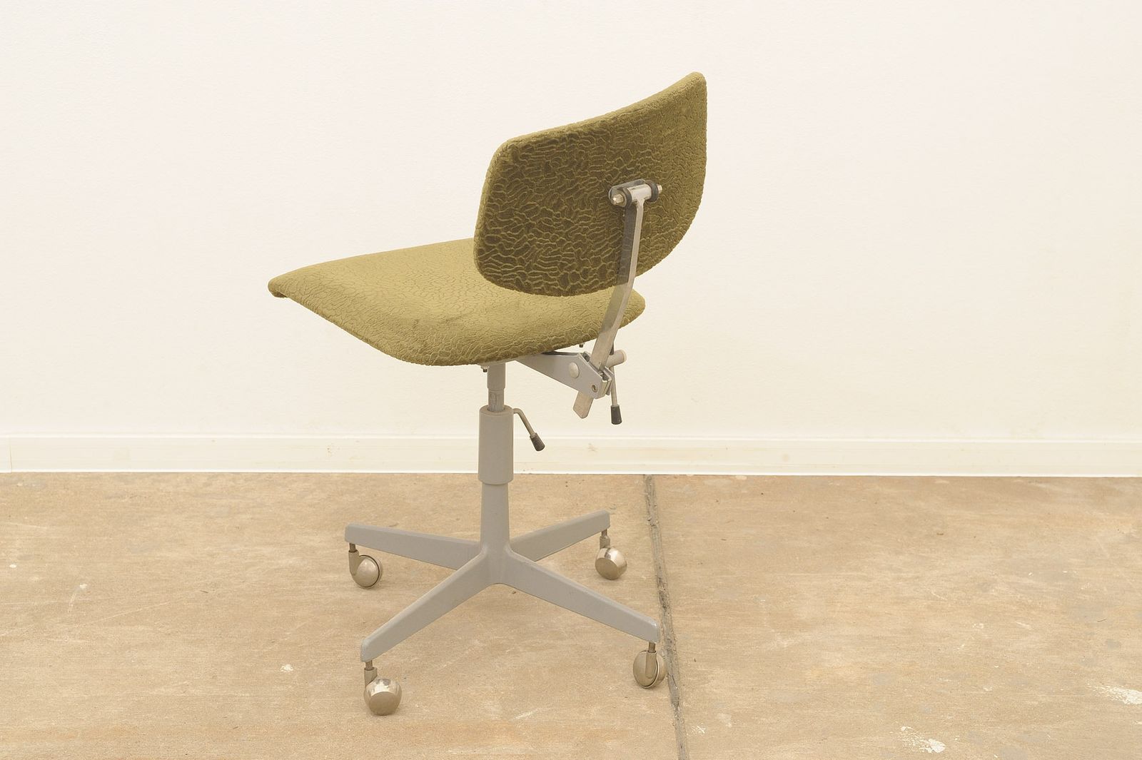 photo vinterior Midcentury Industrial Swivel Work Desk Chair By Kovona, 1950´S