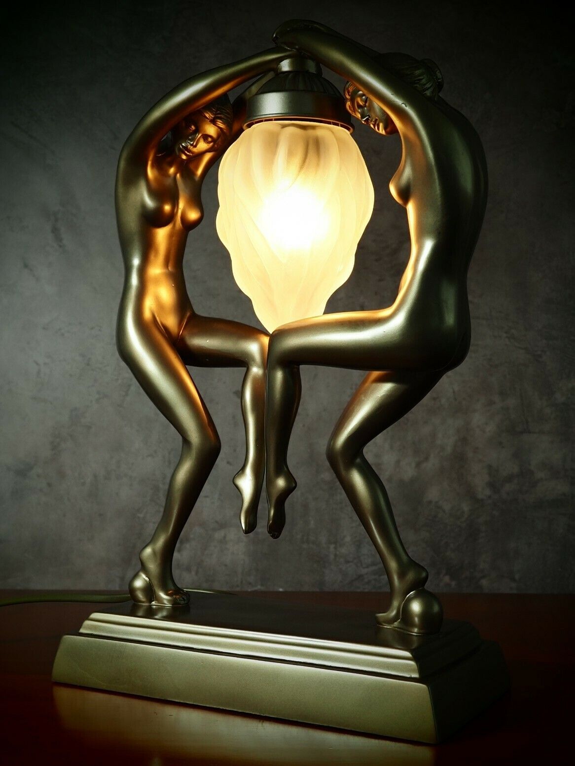 Elegant Vintage Art Deco Table Lamp – Handcrafted Sculpture Lamp For Home Decor And Gifting photo for sale