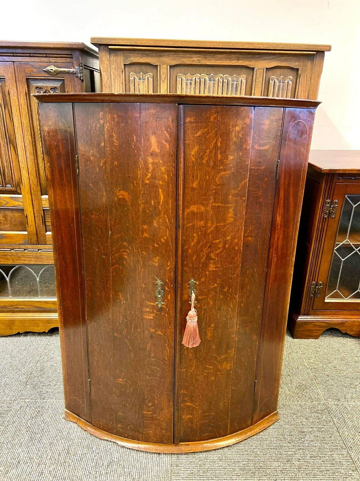 Antique Georgian Bow Front Corner Cupboard / Made In England C1780