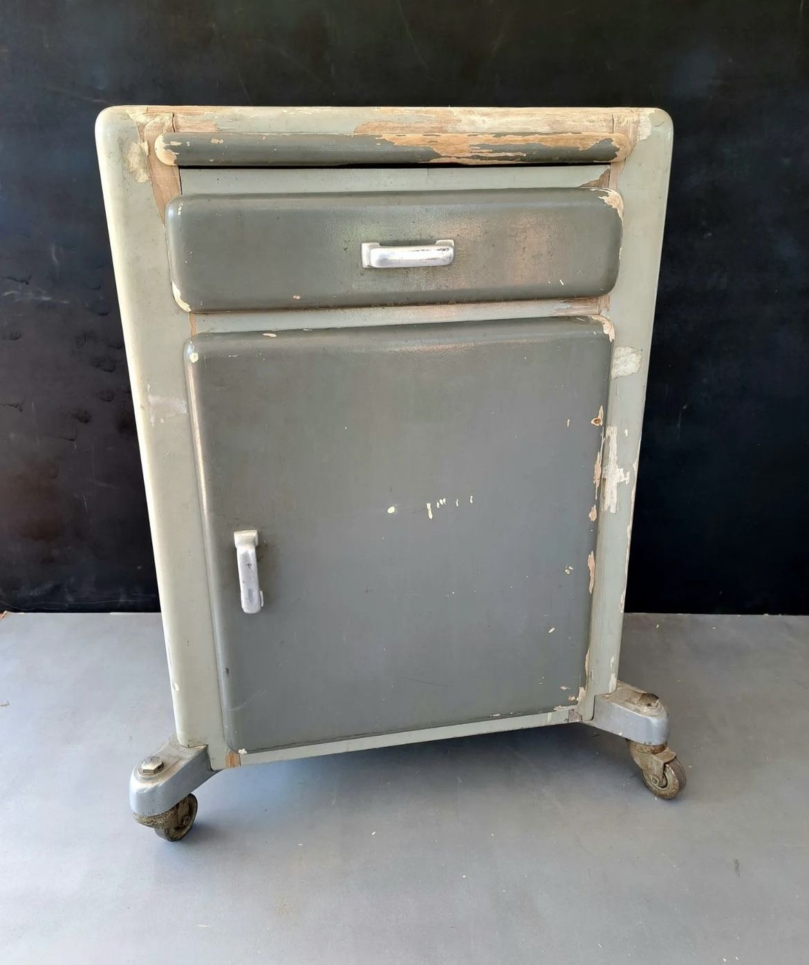 Small Drawers / Filing Cabinet On Wheels Industrial Design photo vinterior