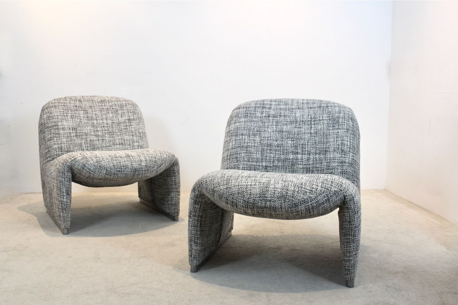 photo buy Pair Of Artifort Alky Chairs By Giancarlo Piretti