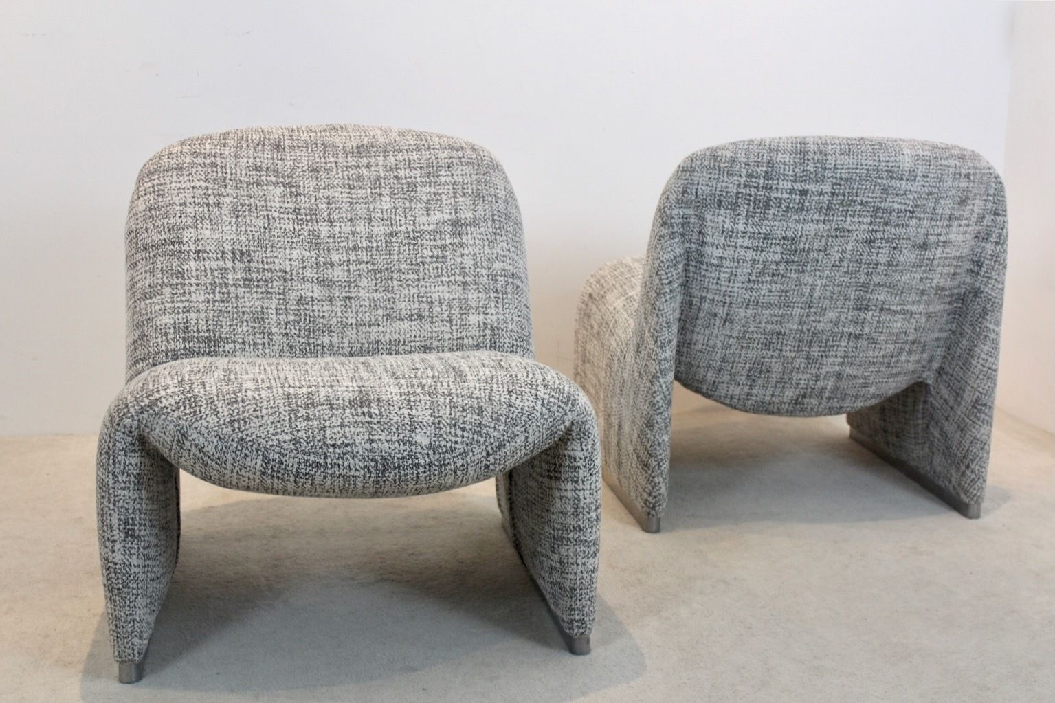 photo vintage Pair Of Artifort Alky Chairs By Giancarlo Piretti