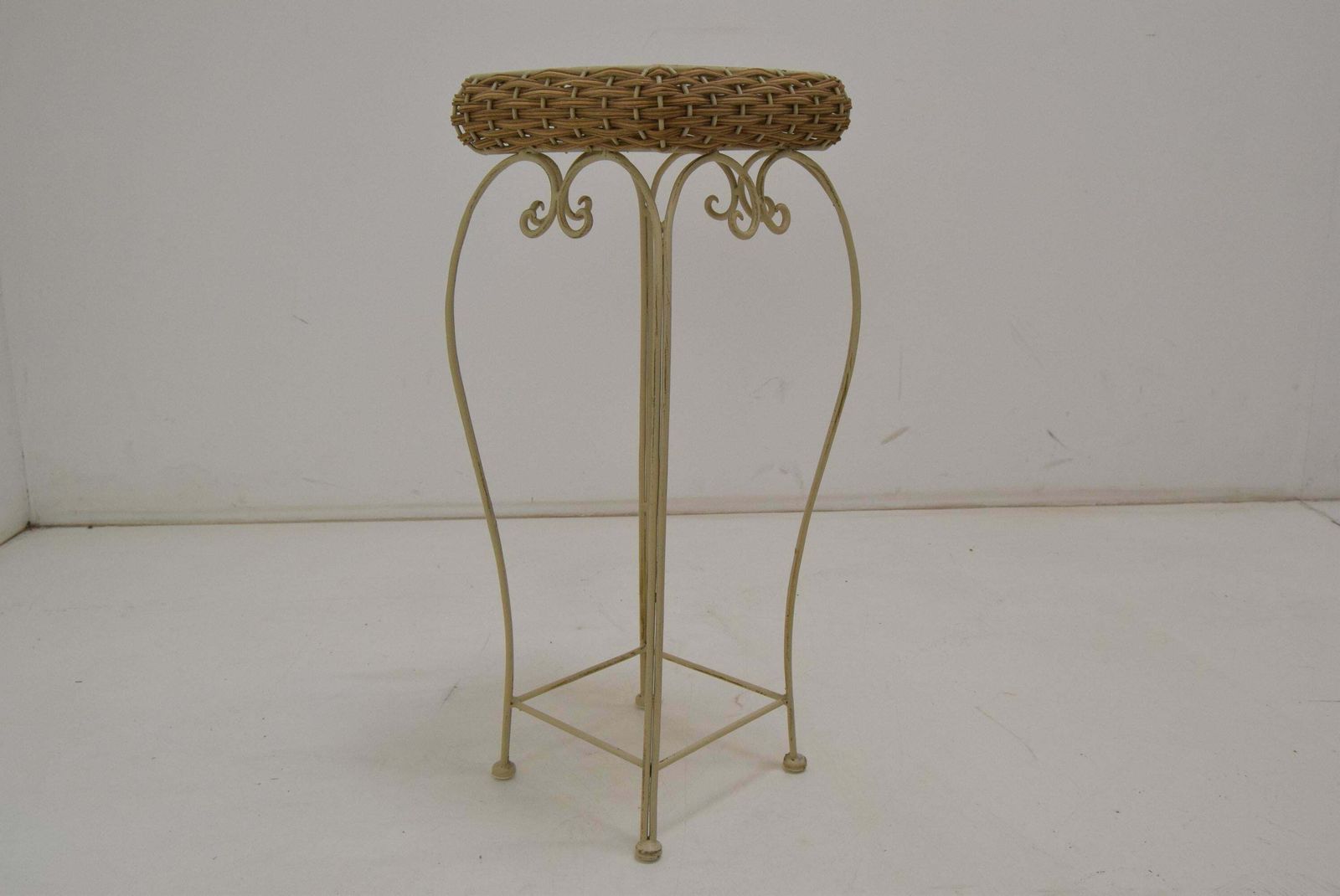 Mid Century Flower Stand, 1980's. photo vintage