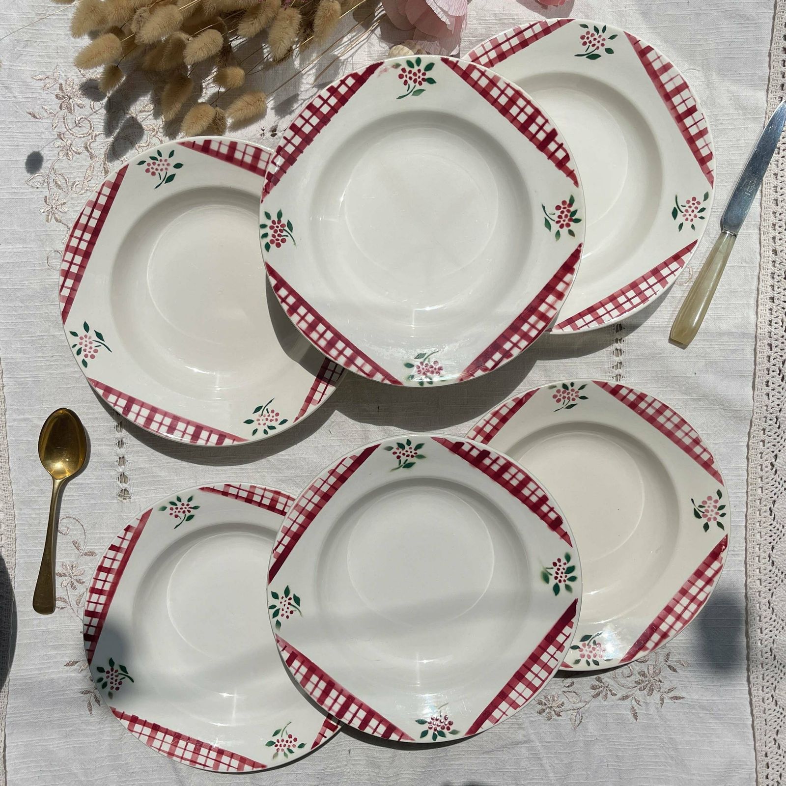 6 Hollow Plates Digoin Sarreguemines Model Niger Floral Pattern And Red/White Tiles   French Opaque Porcelain   Red Plate photo vinterior