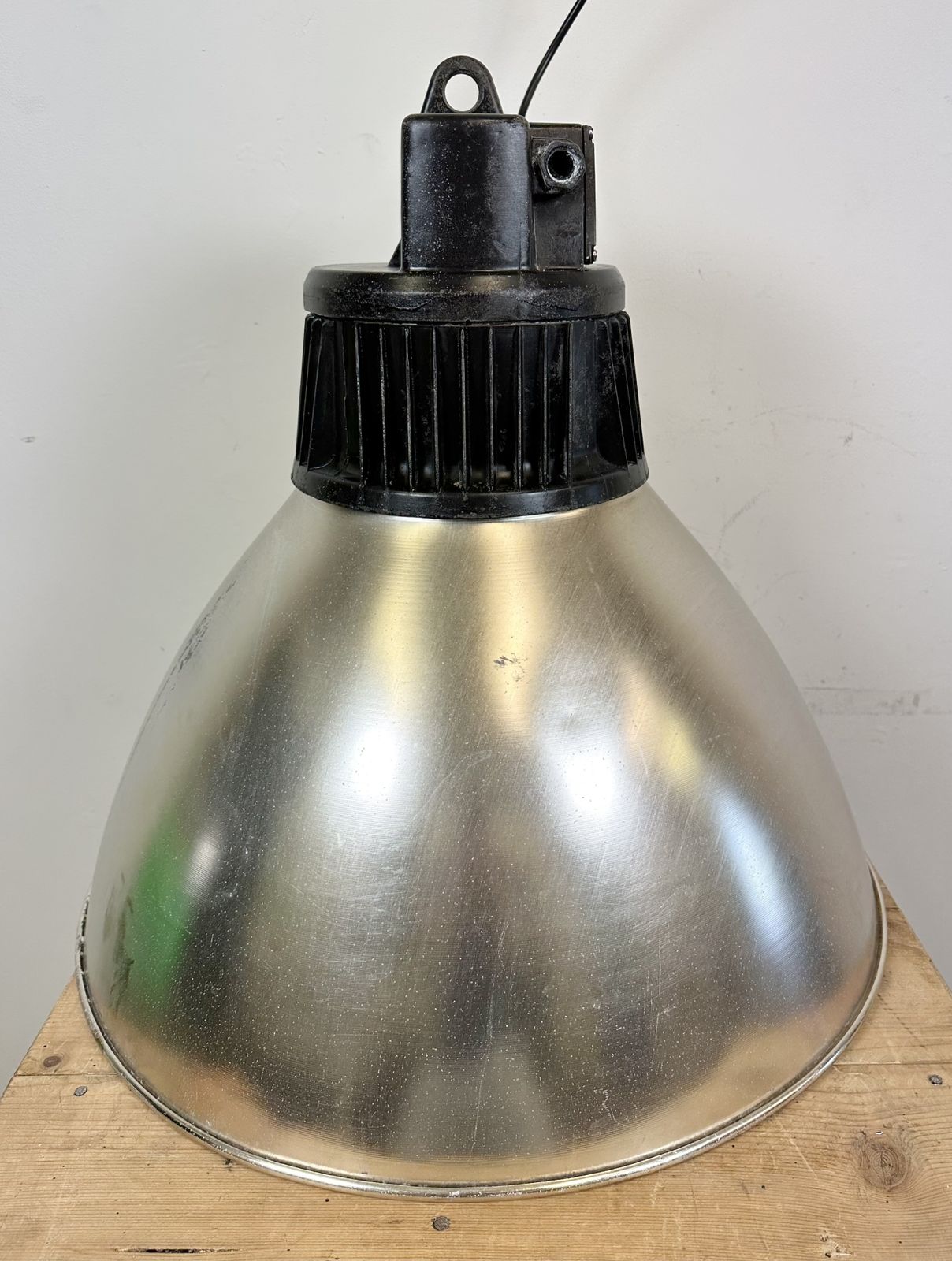 photo vinterior Large Industrial Aluminium Pendant Light From Elektrosvit, 1960s, 4x