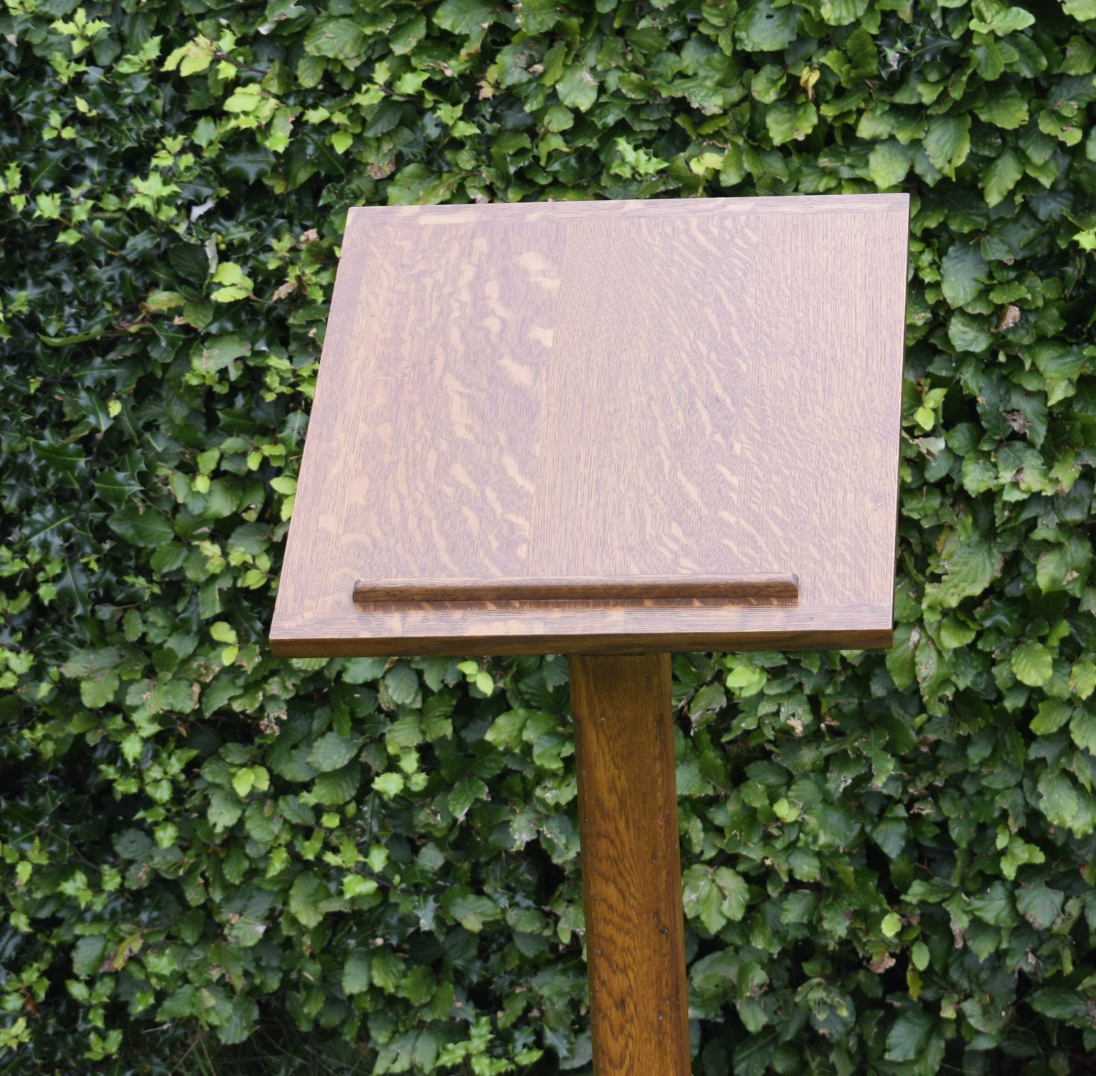 photo furniture Early 20th Century Oak Lectern