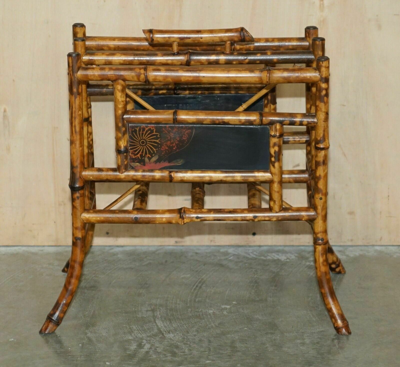 photo vintage Antique Circa 1880 Aesthetic Movement Bamboo Carved Chinese Magazine Paper Rack