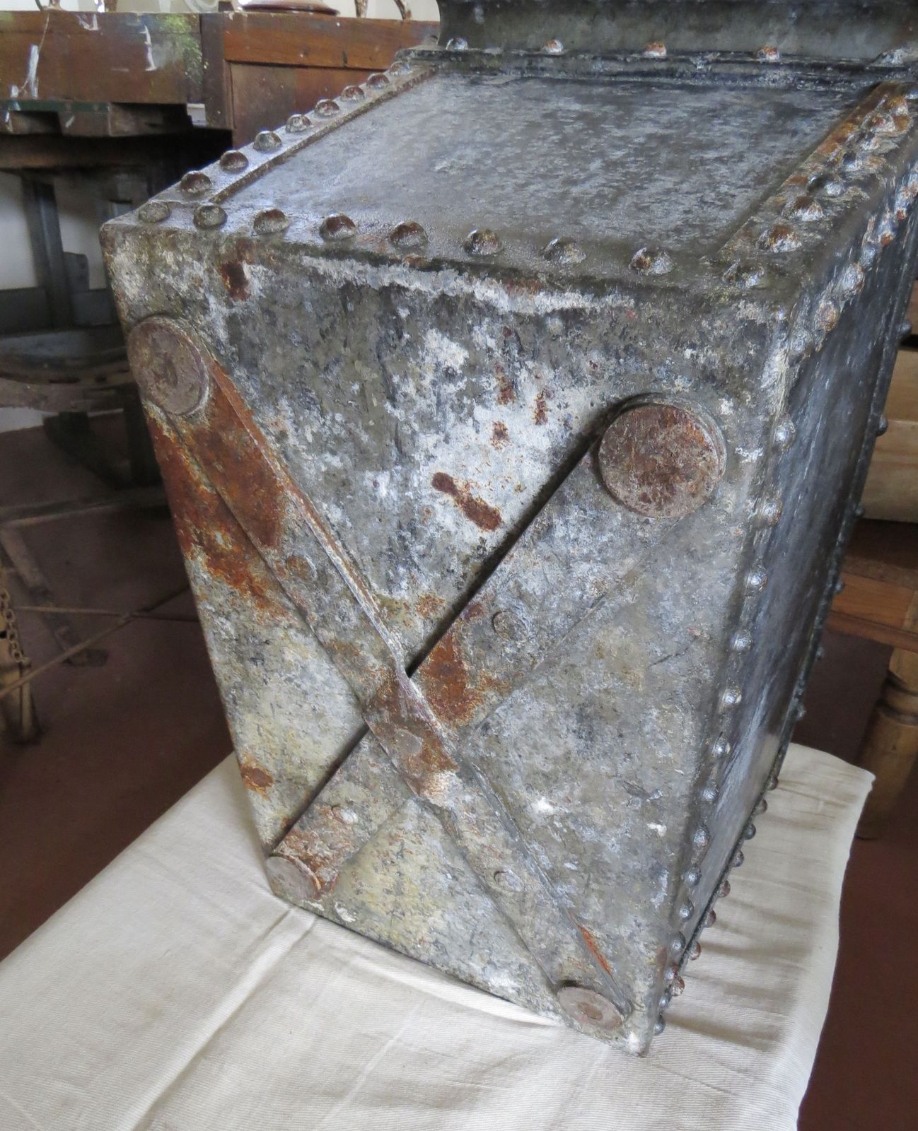 Galvanised Riveted Quencher / Trough 19th Century. photo vinterior