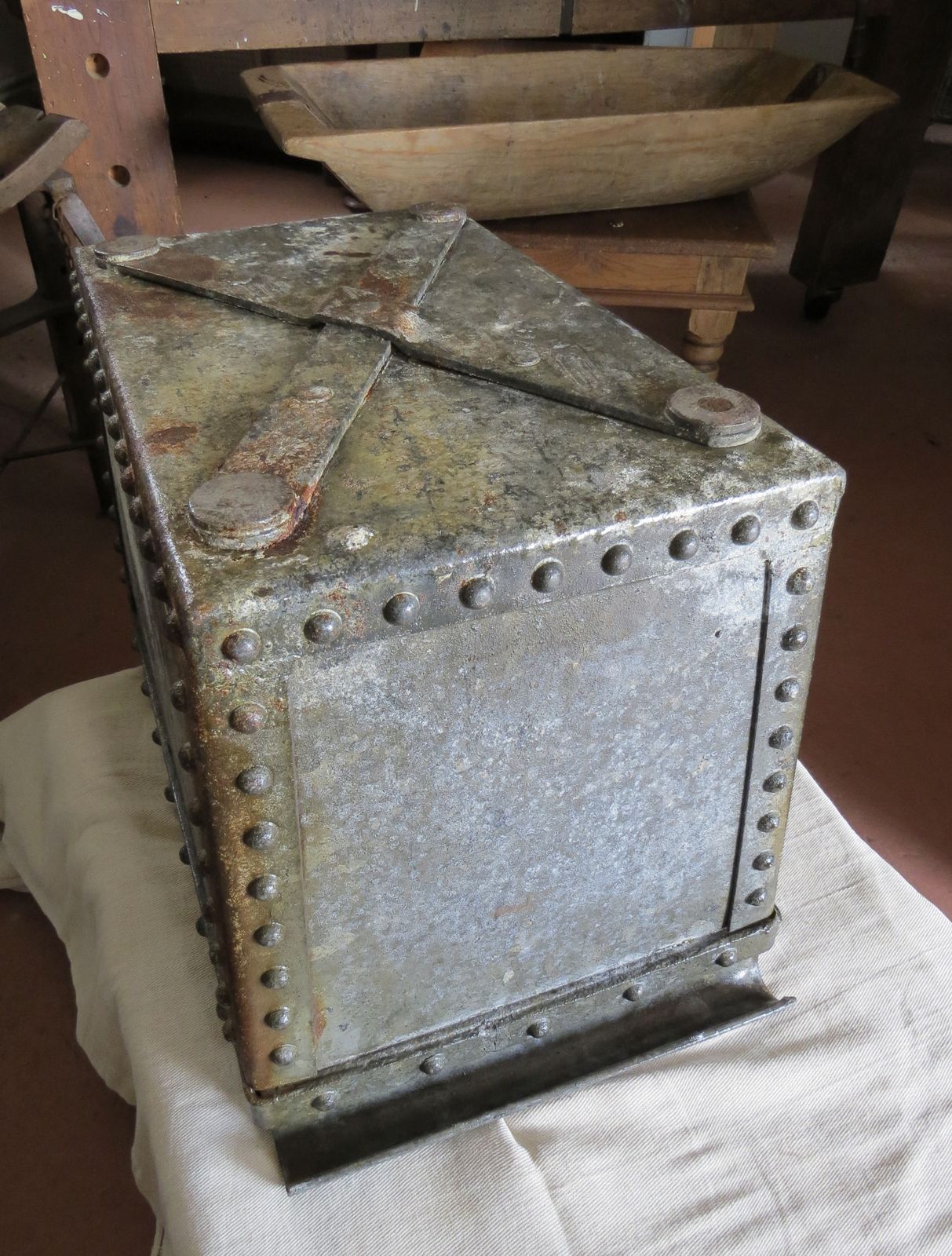 photo vinterior Galvanised Riveted Quencher / Trough 19th Century.