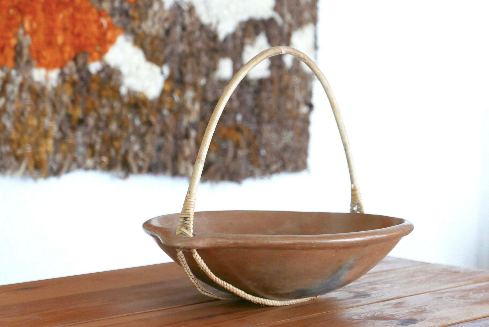 Groot Terracotta Middelpunt, Rattanhengsels, Jaren 1970 / Aardewerk, Boho Chic Keuken, Volkse Decoratie, Grote Schaal, Schaal, Mand
