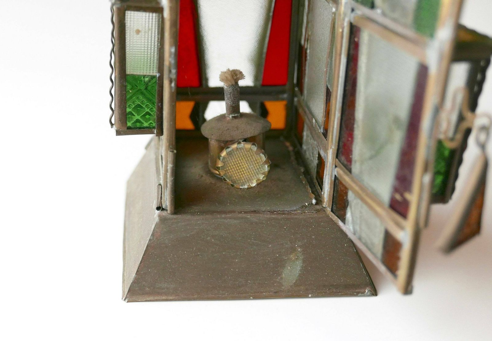 photo furniture Lanterne en verre et métal, lampe à huile, années 1950, vintage, folk, boho chic, bohémien, à suspendre au mur