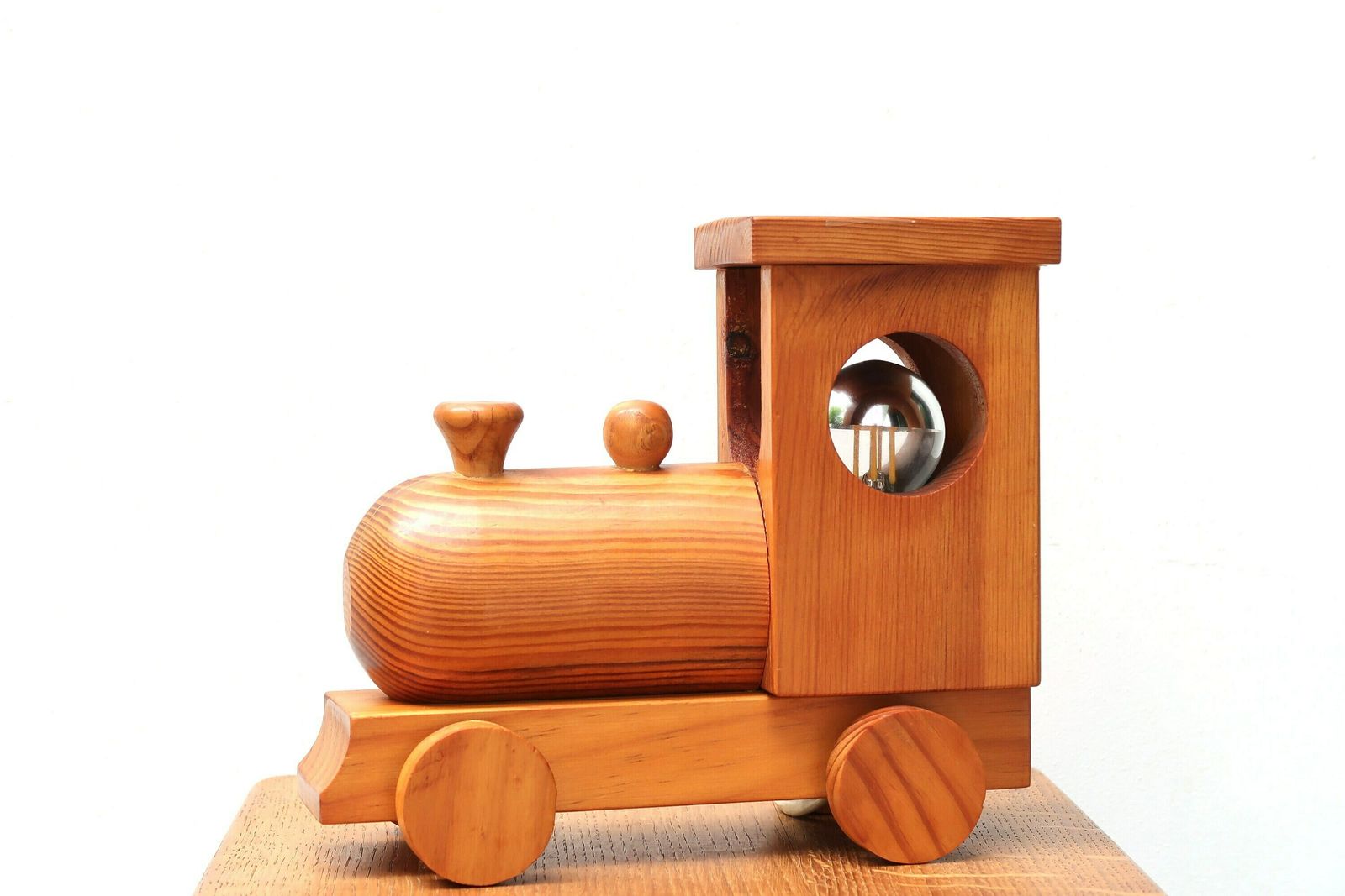 Franse Treinklokantaarn Van Grenenhout In De Vorm Van Een Locomotief, Jaren 1970 / Kinderkamer, Modern, Houten Verlichting