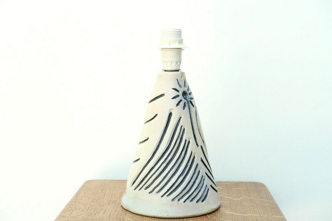 White And Blue Ceramic Table Lamp, Raffia Shade, 1980s / Boho Chic, Folk photo Lighting