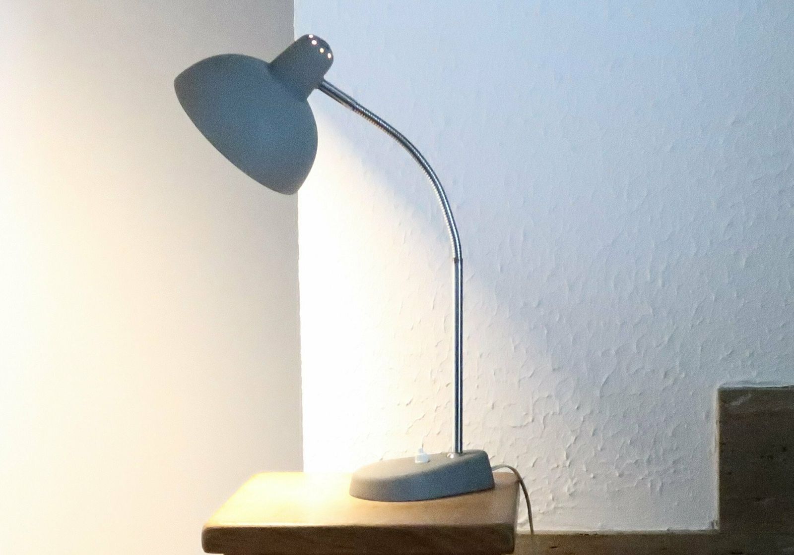 Franse Gelede Grijze Bureaulamp, Ca. Jaren 1950 / Vintage, Mid Century Modern photo for sale