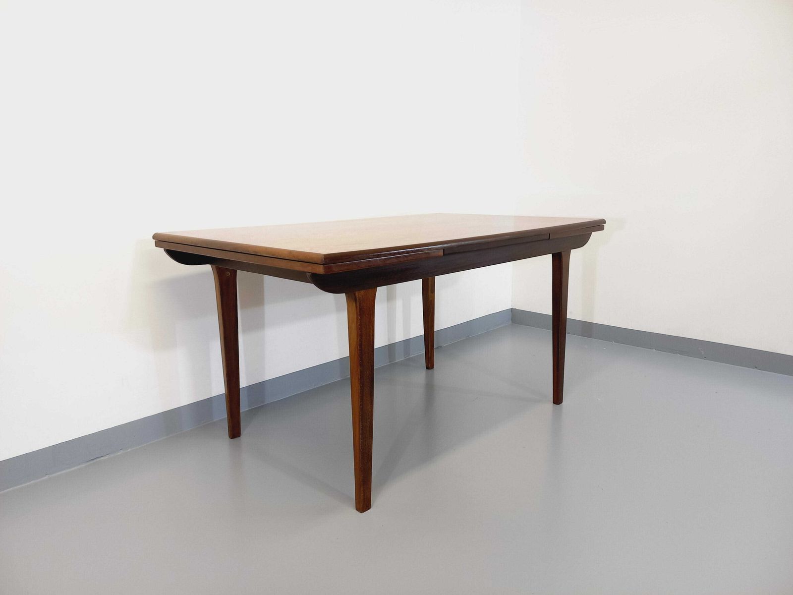 Scandinavian Rectangular Table In Rosewood photo vinterior