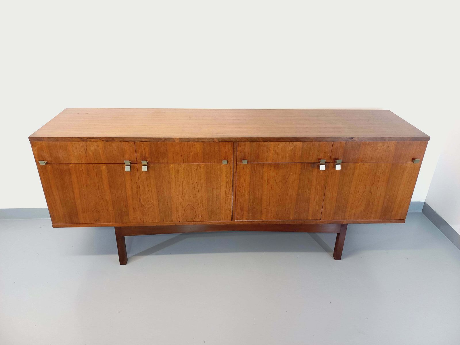 photo furniture Enfilade scandinave en palissandre