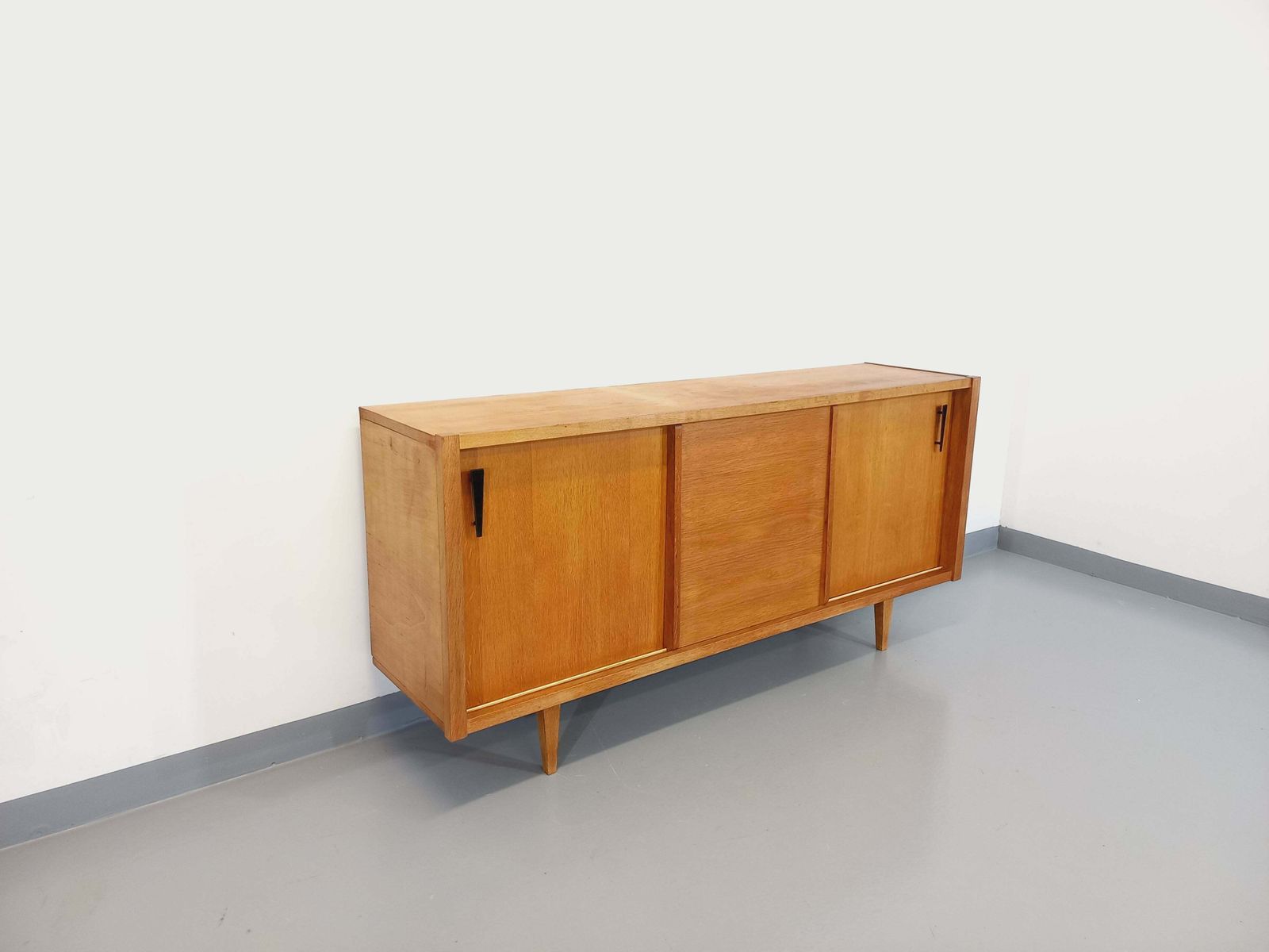 Buffet en chêne, années 1960, moderniste photo for sale