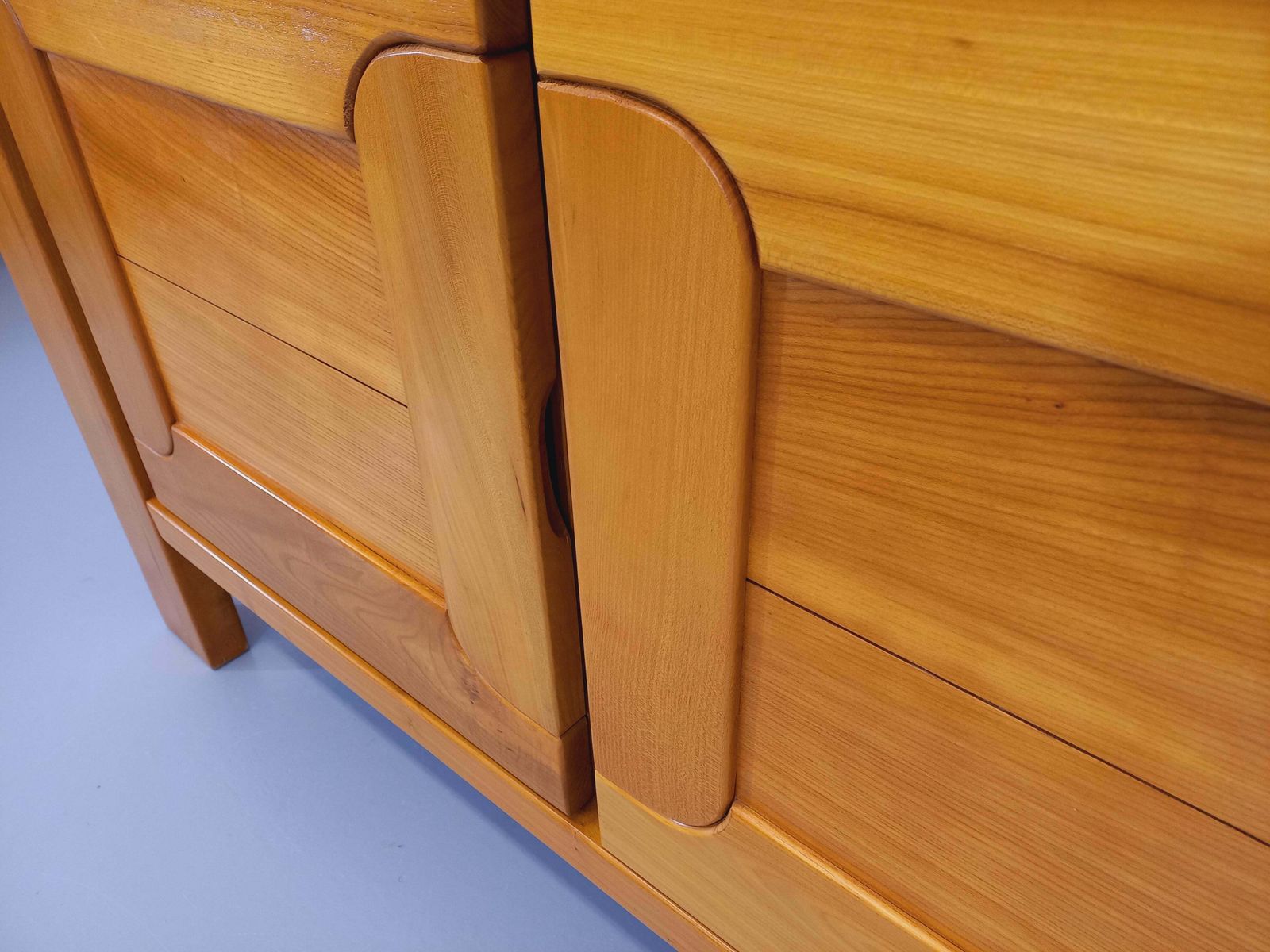 Maison Regain Elm Dressoir, jaren 1970 photo vinterior