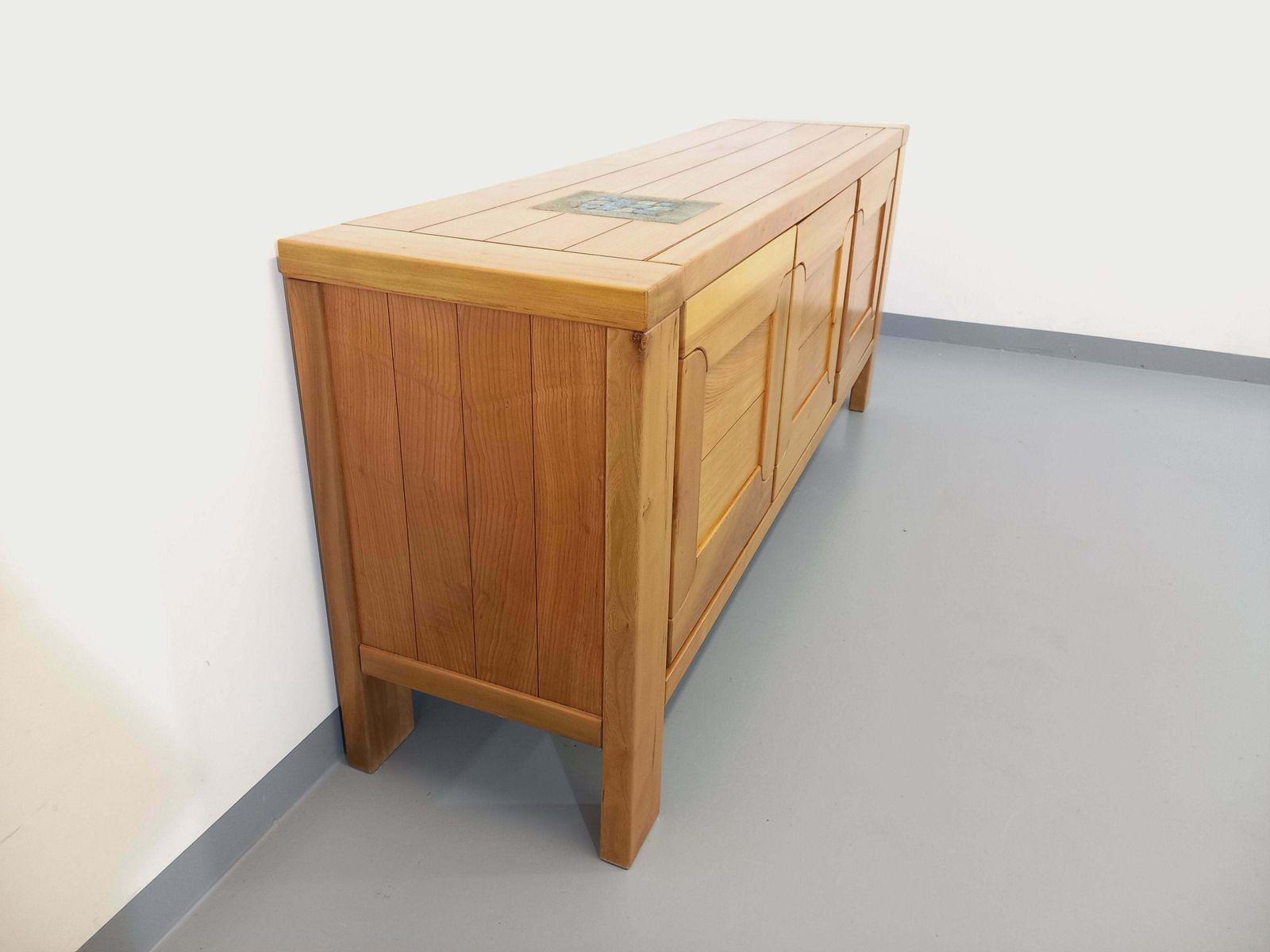 photo furniture Buffet Maison Regain en orme, années 1970