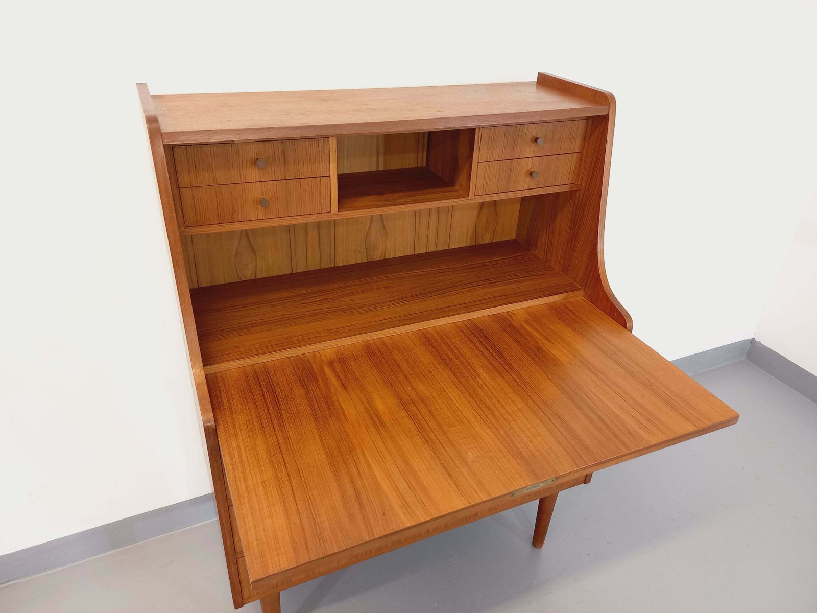 photo furniture Secrétaire danois en teck, années 1950, vintage