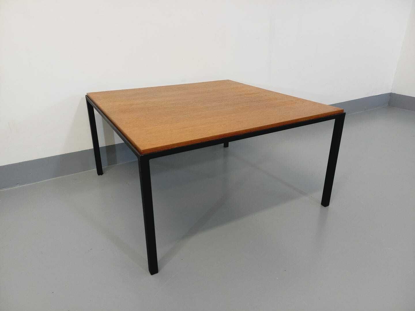 Table basse moderniste carrée en teck et métal photo vintage