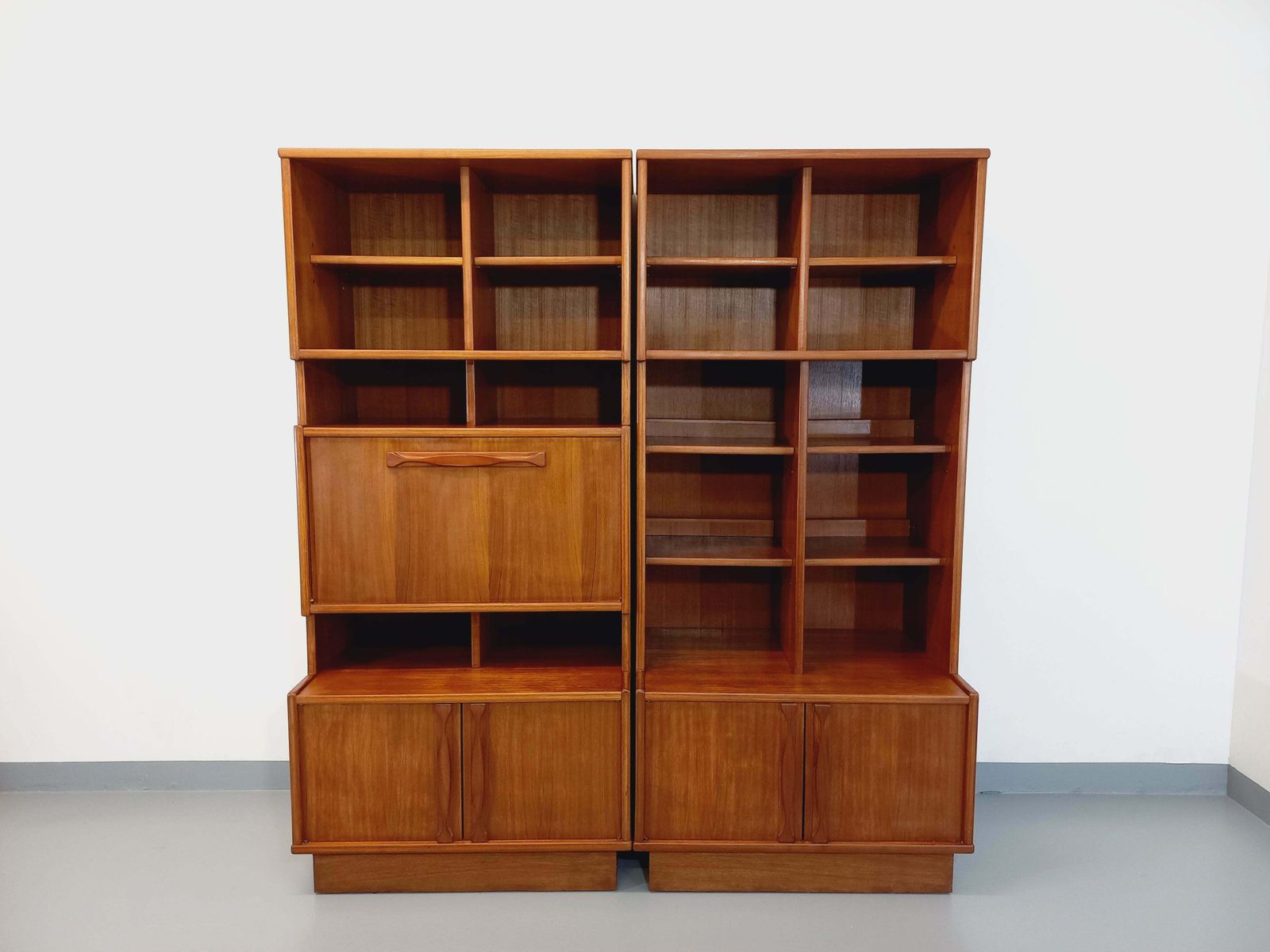 Bibliothèque scandinave en teck, années 1960 photo furniture