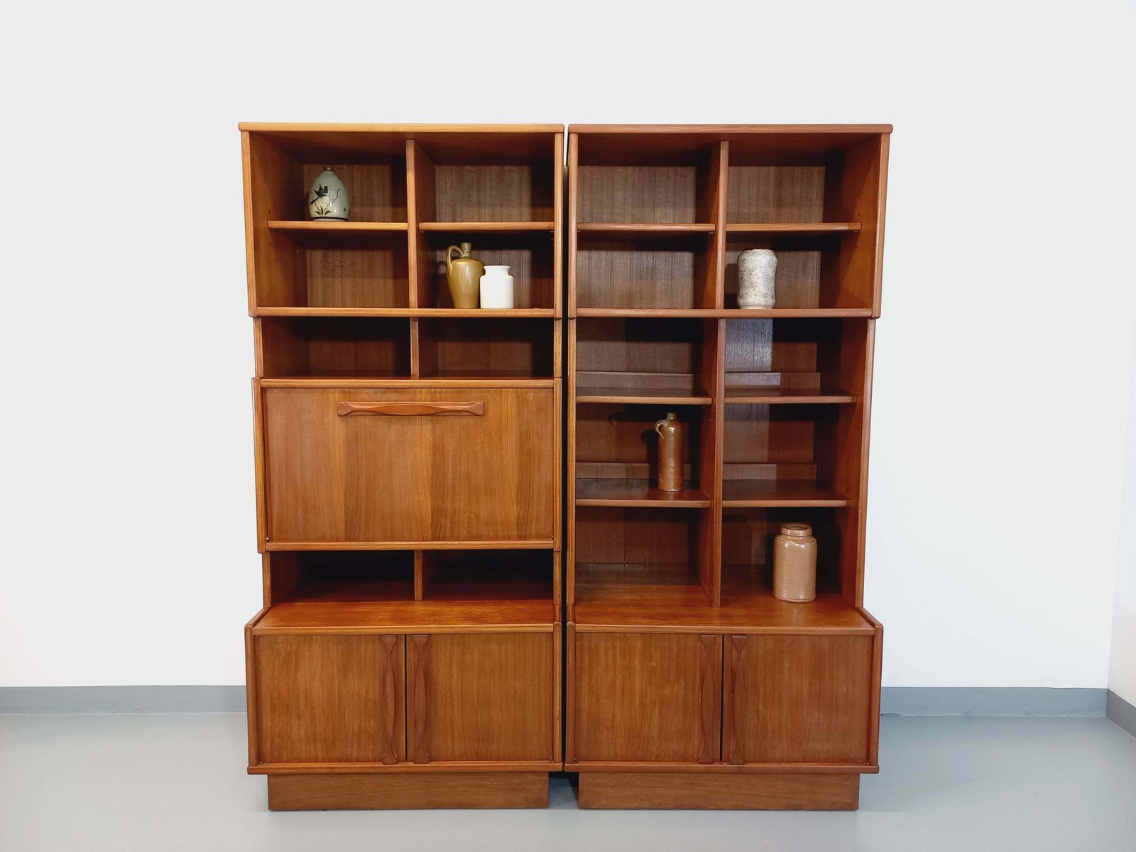 Bibliothèque scandinave en teck, années 1960 photo for sale
