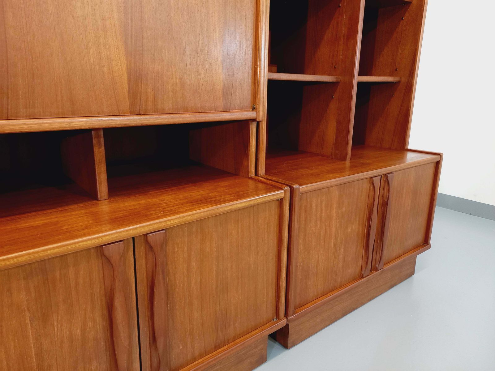 photo for sale Bibliothèque scandinave en teck, années 1960
