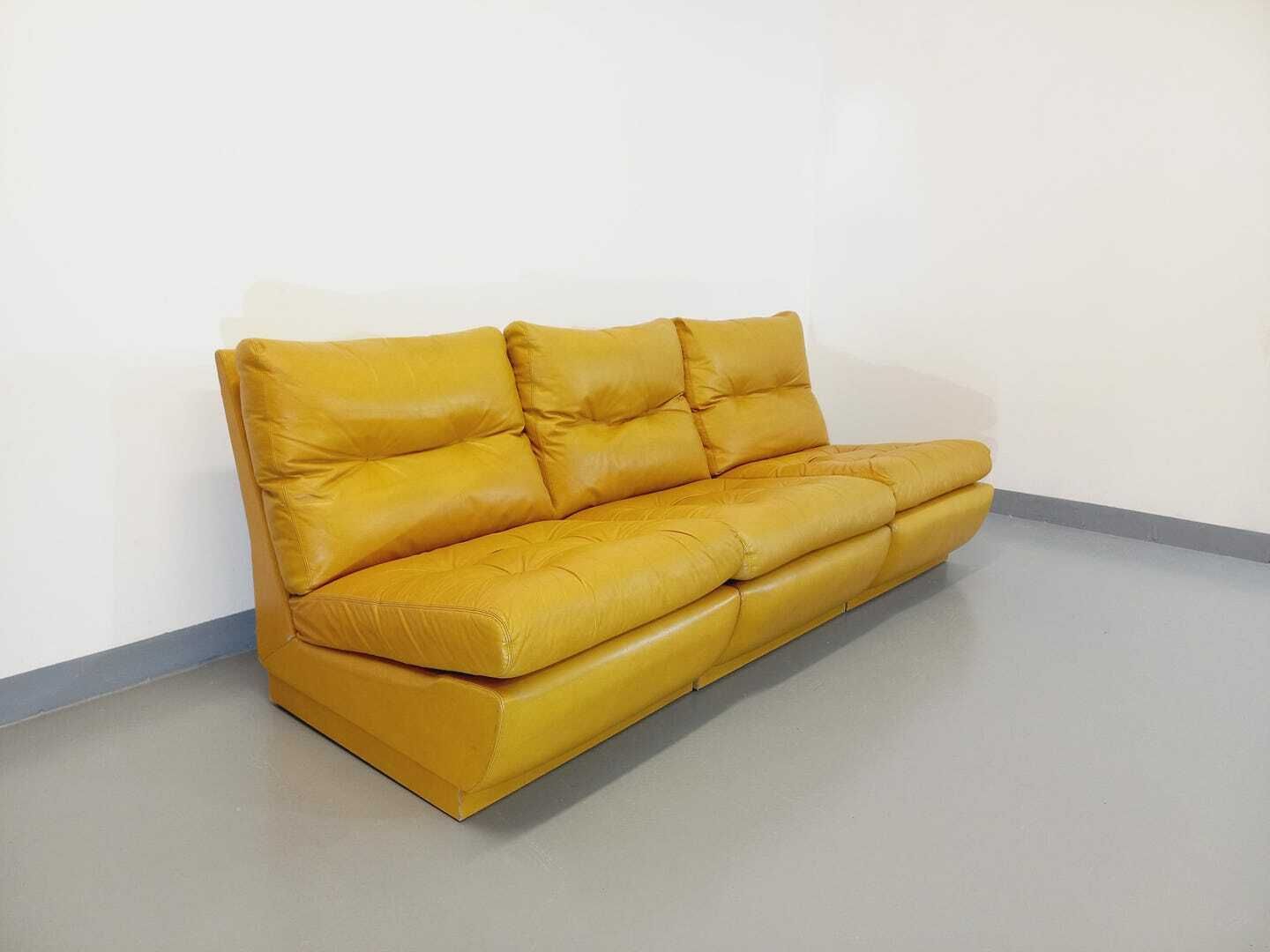 3 fauteuils Roche Bobois en cuir photo for sale