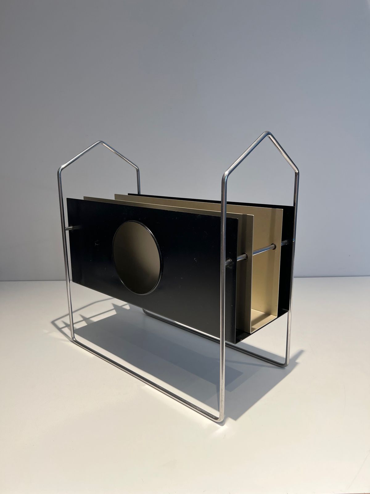 1250.0 Chrome Design Magazine Rack In Black And White Lacquered Metal photo