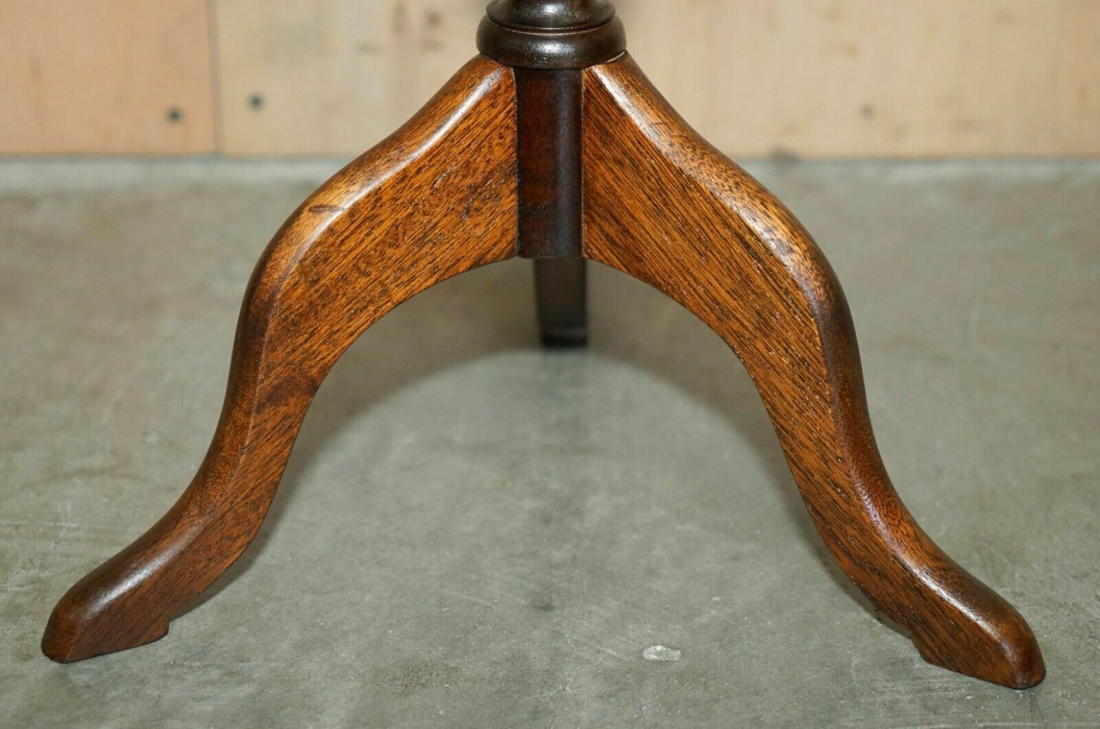 Lovely Gold Leaf Embossed Oxblood Leather Tripod Side End Lamp Wine Table photo vintage