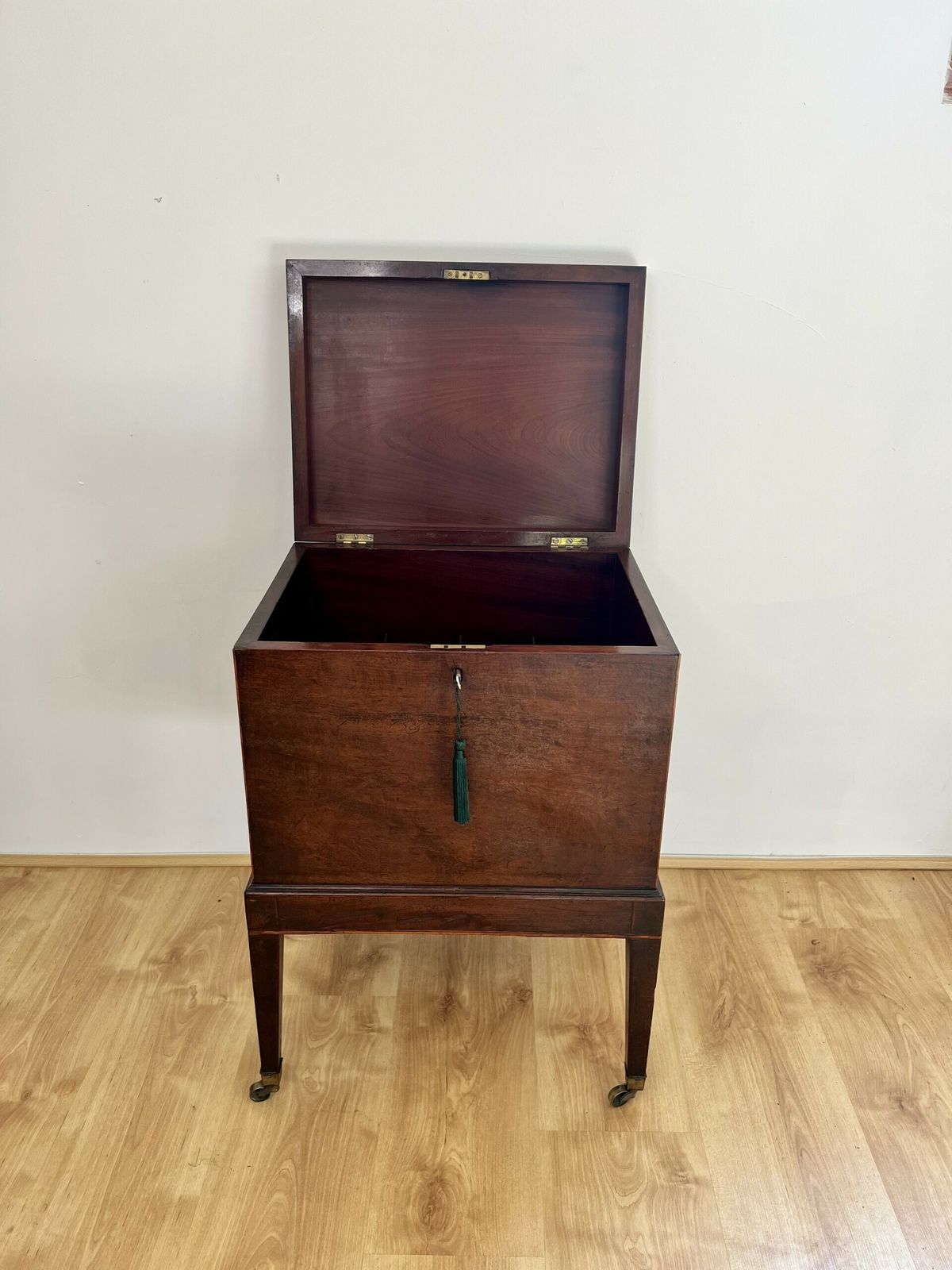 photo for sale Antique George III Quality Mahogany Callarette