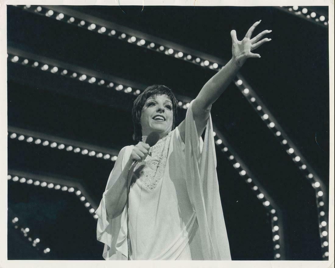 Francis Pelletan Liza Minnelli On Stage, 20th Century, 1920s, 5 X 25, 3 Cm