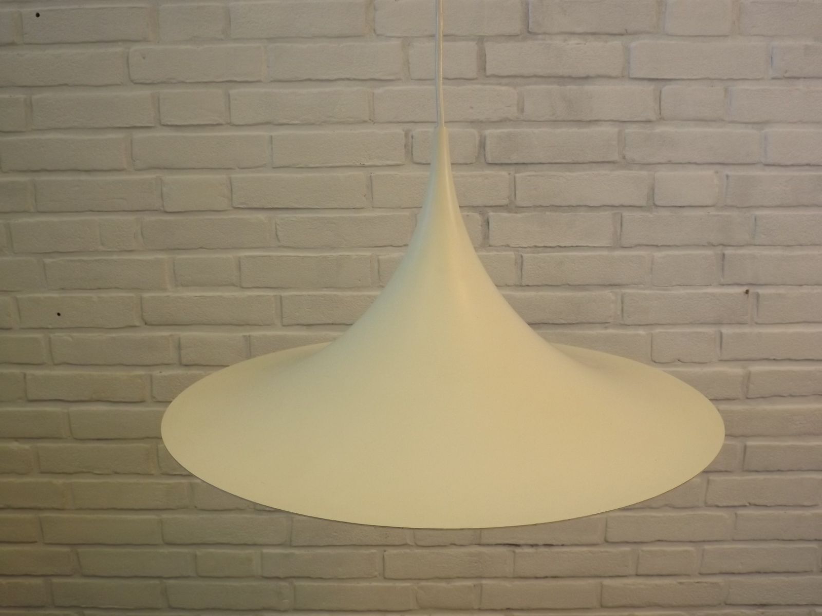 Lyfa Trumpet Pendant photo 225.0