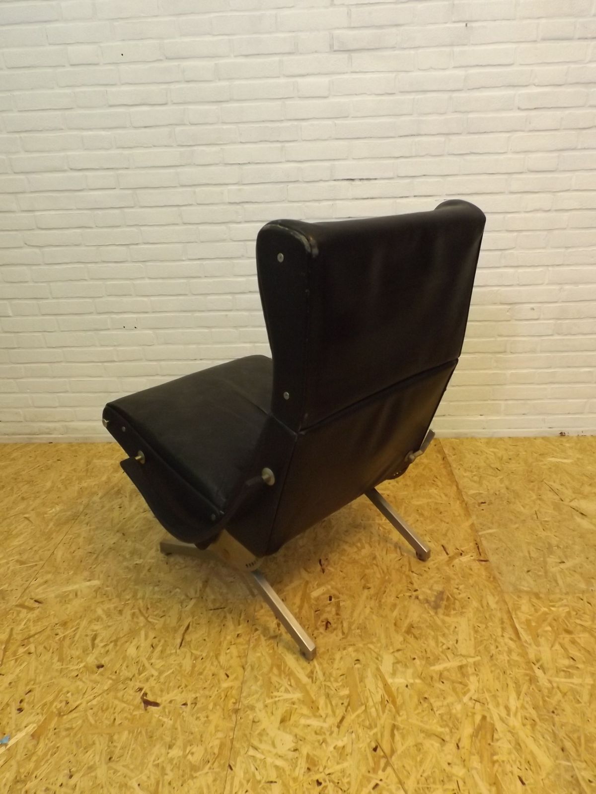 Tecno P40 Lounge Chair, By Osvaldo Borsani photo Furniture