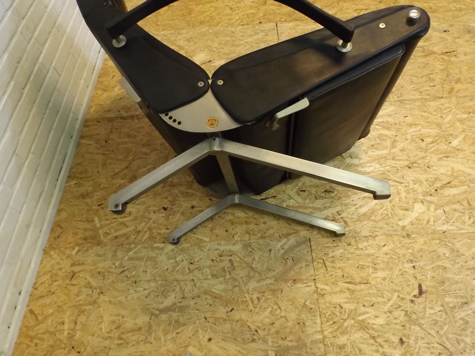 photo for sale Tecno P40 Lounge Chair, By Osvaldo Borsani