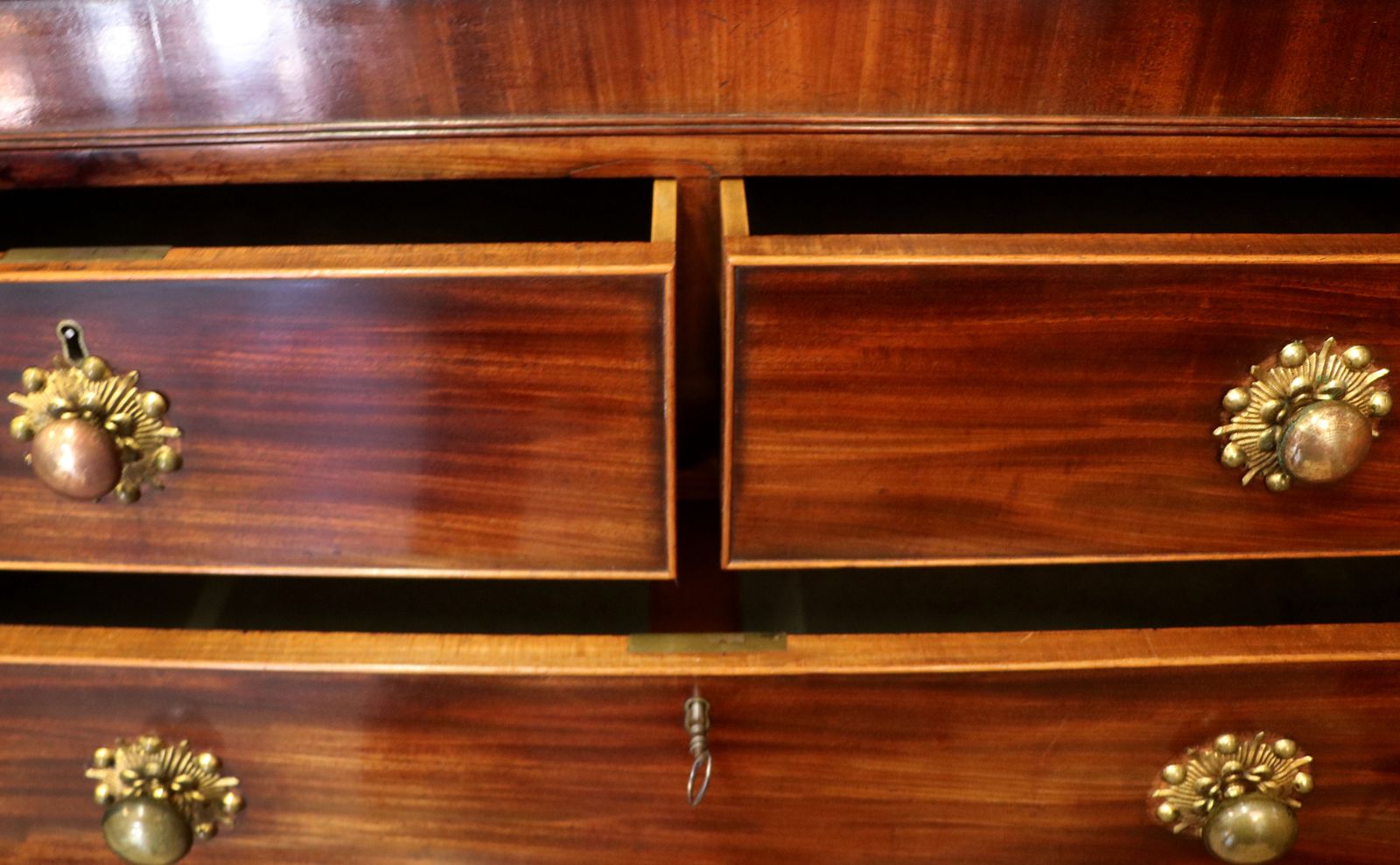 photo furniture A Lovely 19th Century Flame Mahogany Chest Of Drawers.