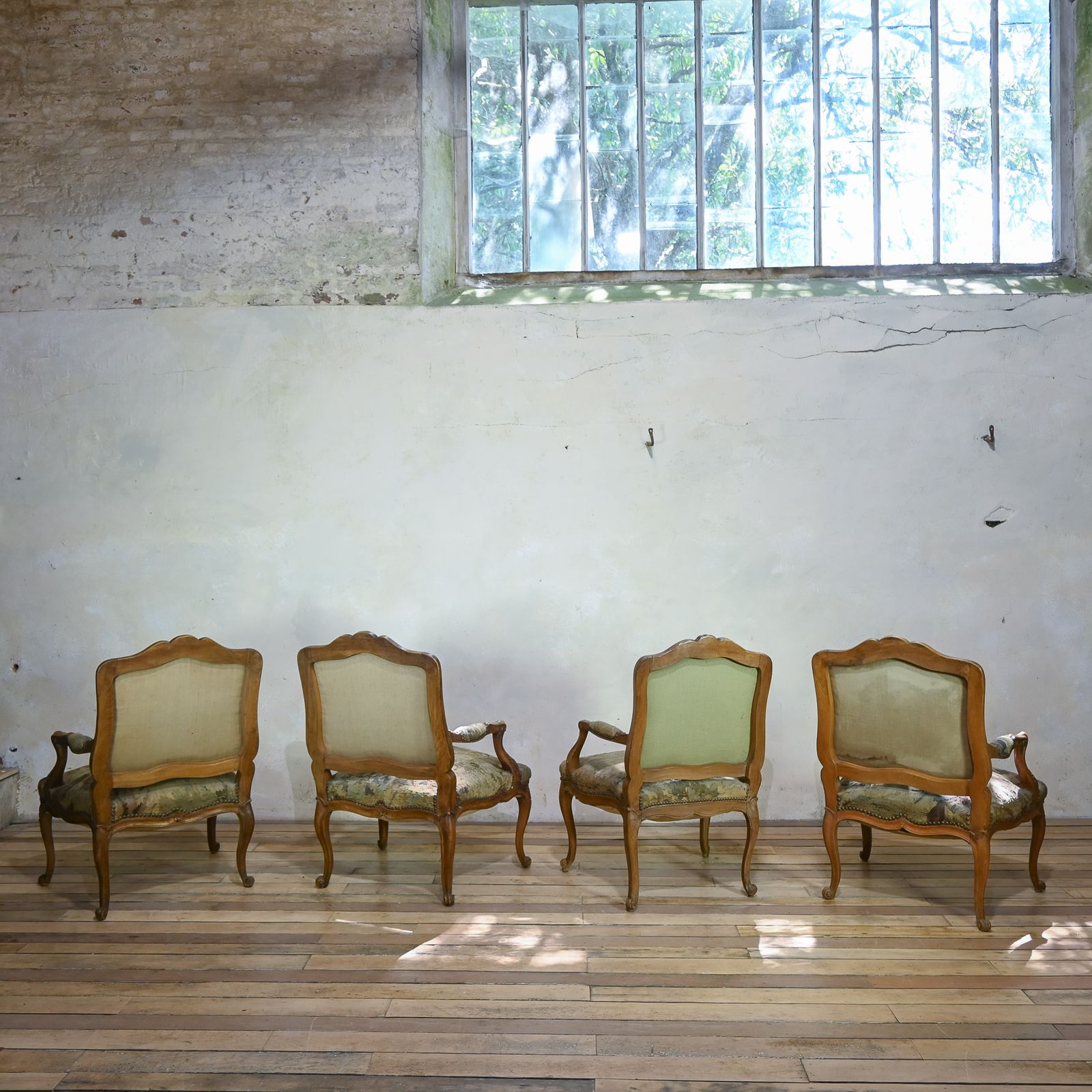 photo furniture A Set Of Four 19th Century French Louis XV Fauteuils Open Armchairs