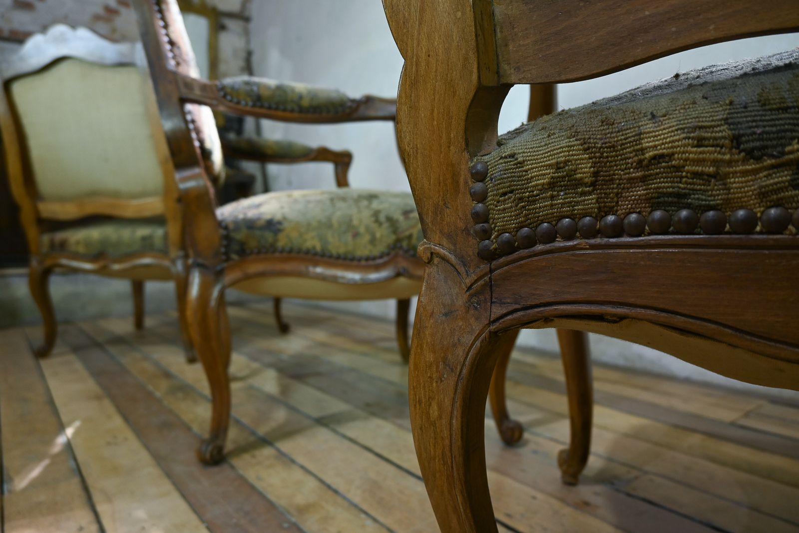 photo vinterior A Set Of Four 19th Century French Louis XV Fauteuils Open Armchairs