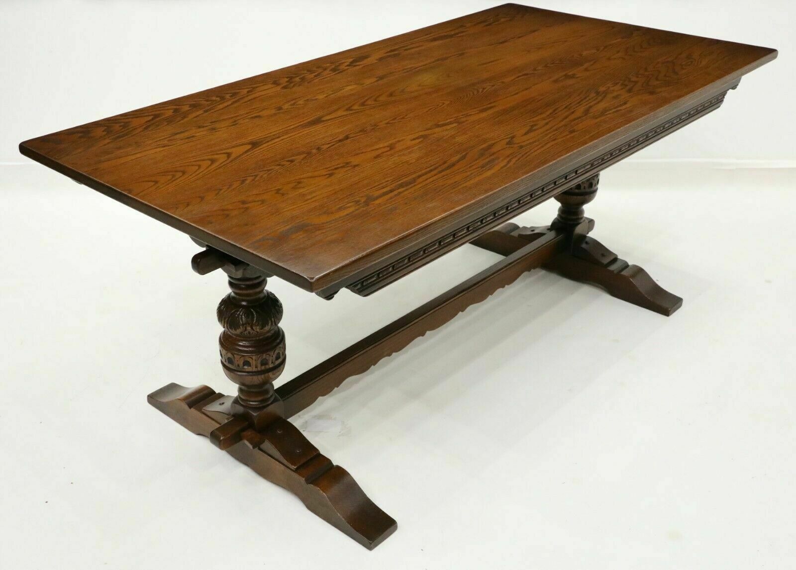 Solid English Oak Dining Table Tudor Style Seats Up To 8 Places photo 550.0