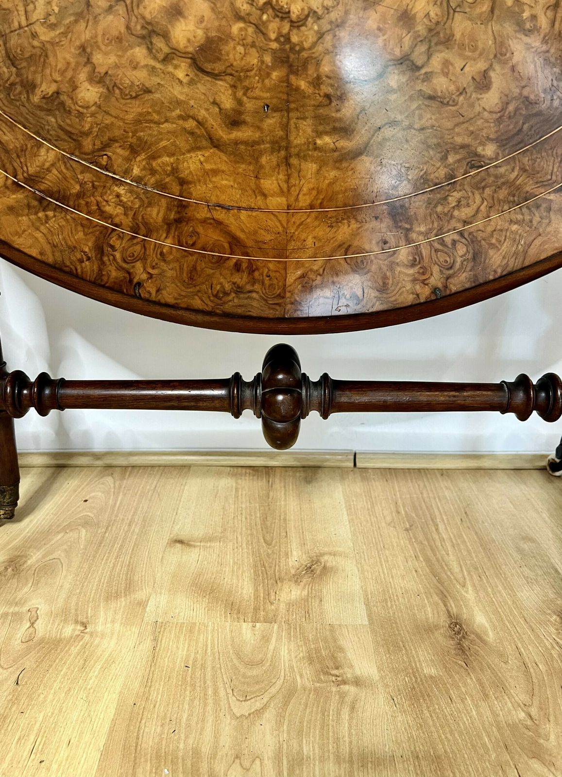 Fantastic Quality Victorian Burr Walnut Inlaid Sutherland Table photo Furniture