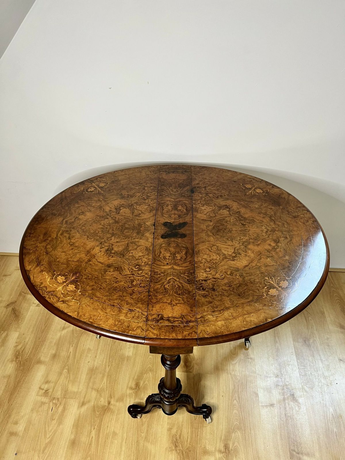 975.0 Fantastic Quality Victorian Burr Walnut Inlaid Sutherland Table photo