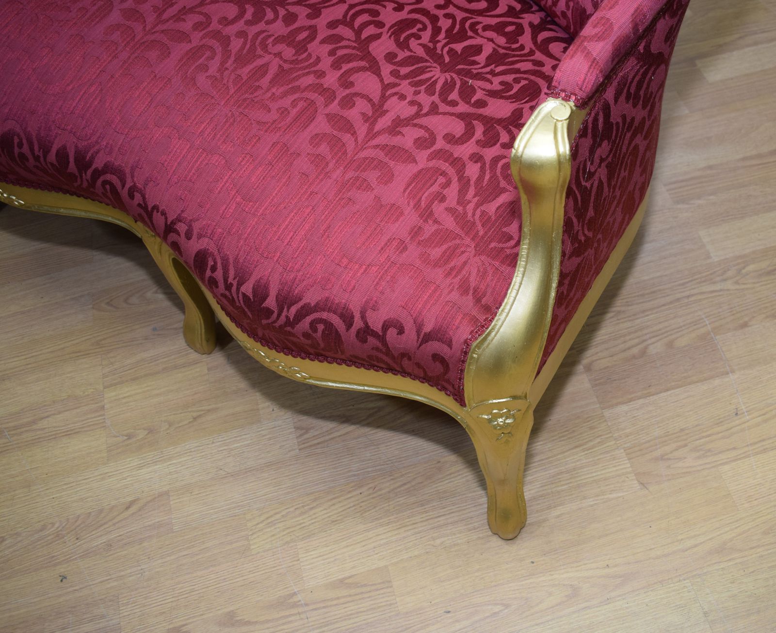 photo vinterior Antique French Gold Painted Sofa
