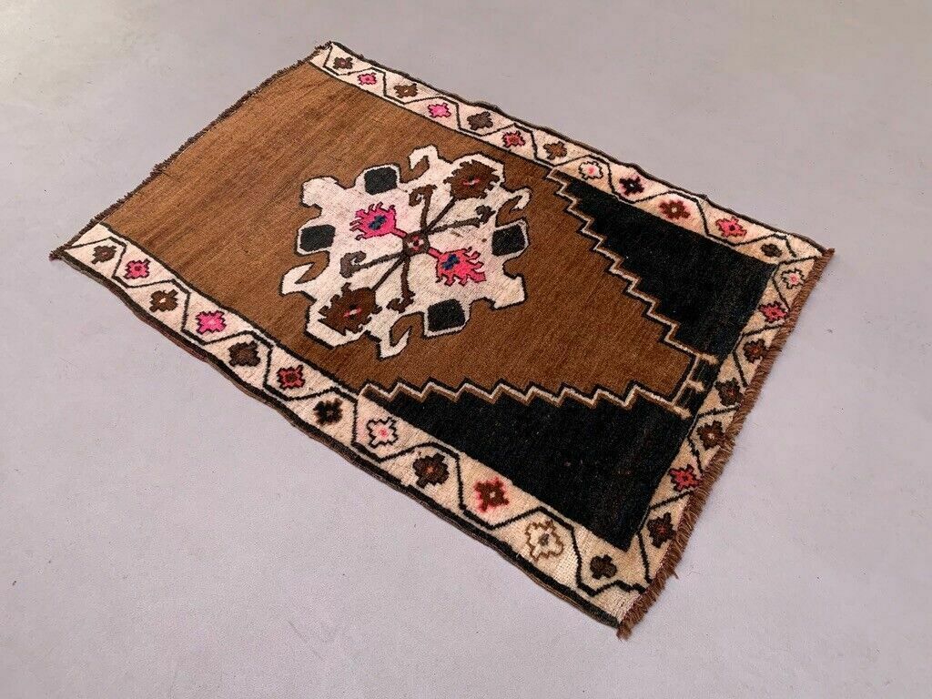 Vintage Turkish Rug 131x87 Cm Shabby Carpet Kars Region Small