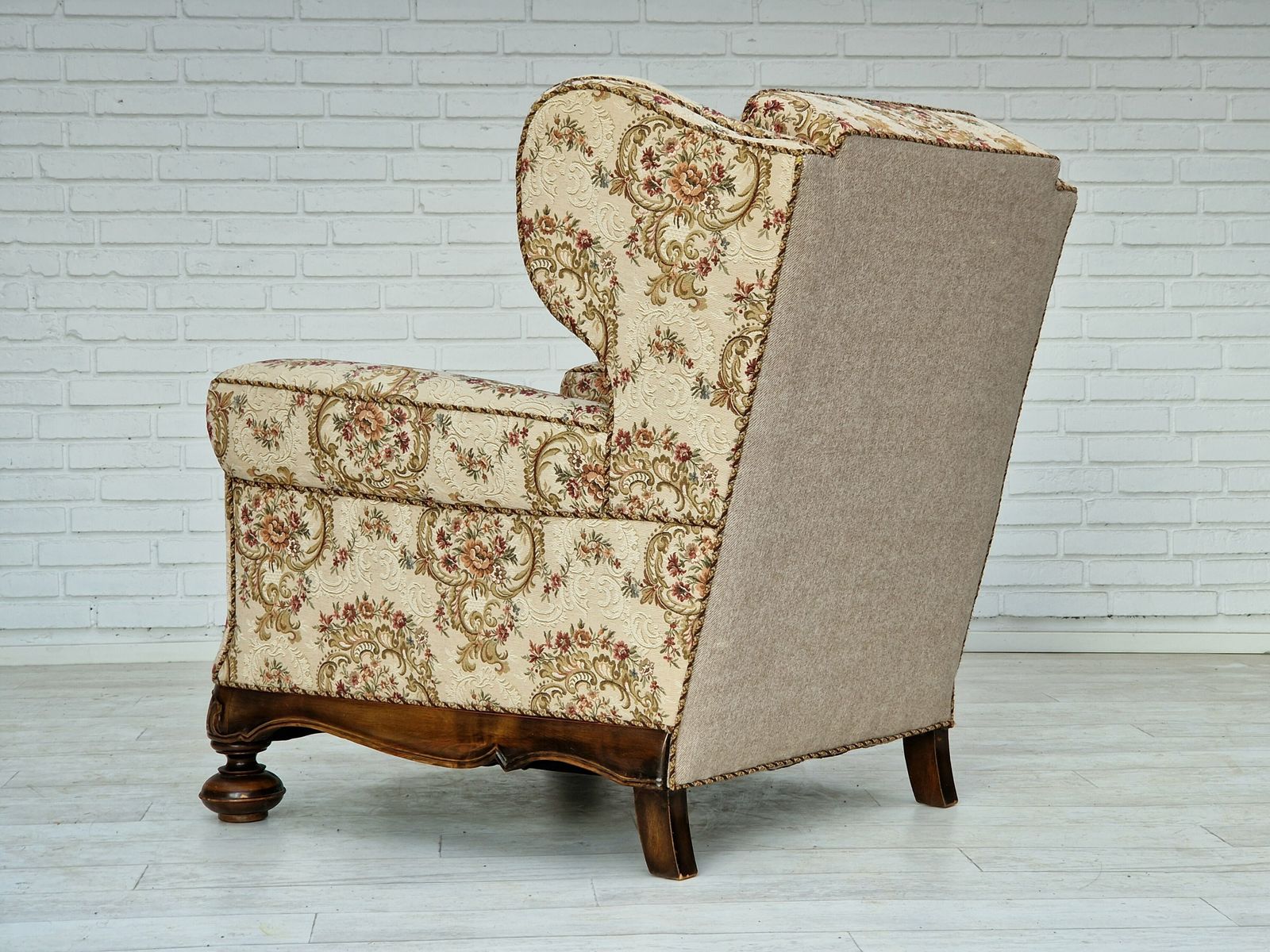 photo vinterior 1950s, Danish Vintage Relax Chair In Floral Woven Fabric, Very Good Condition.