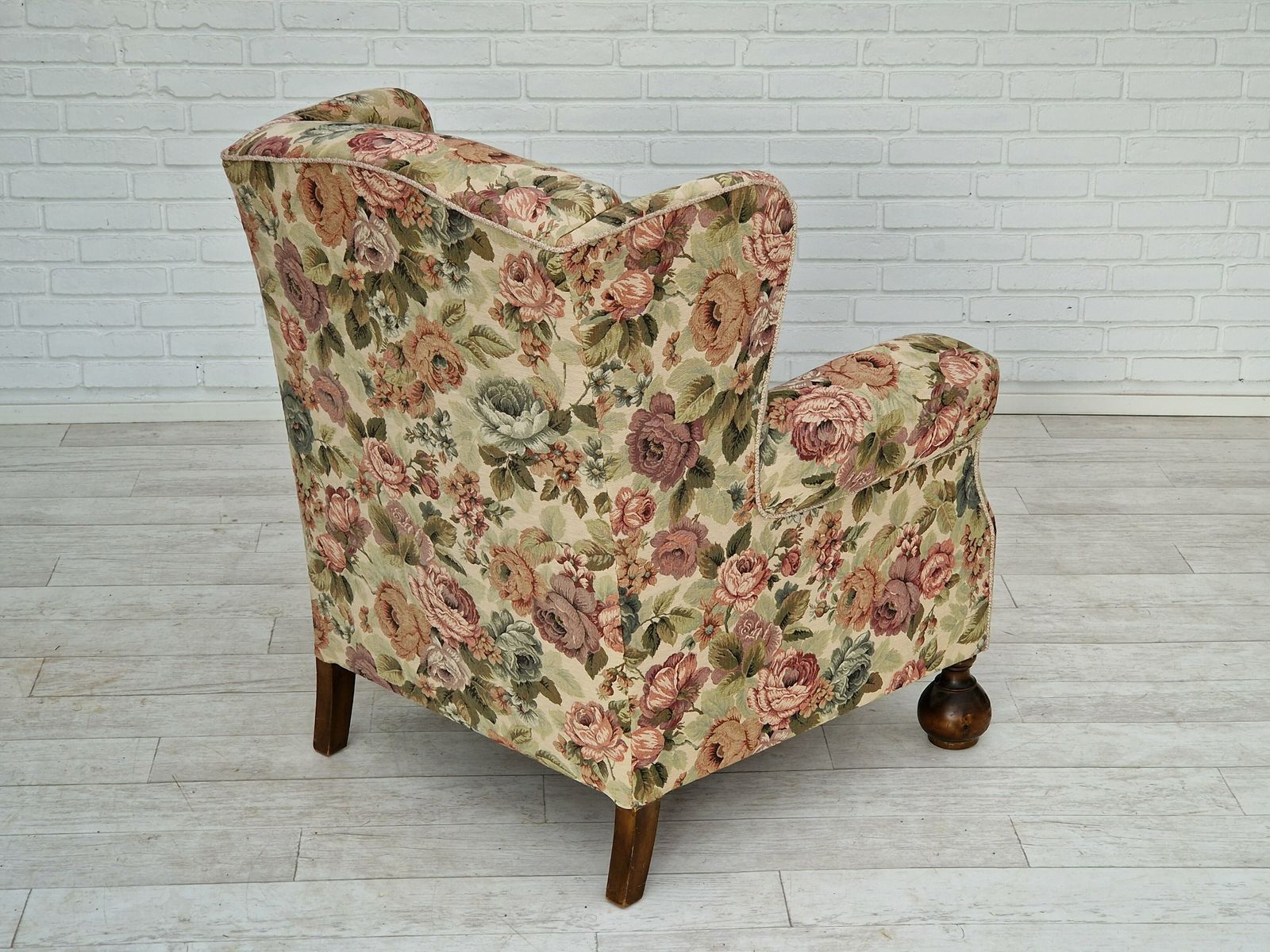 photo furniture 1950s, Danish Vintage Relax Chair In "Flowers" Fabric, Original Condition.