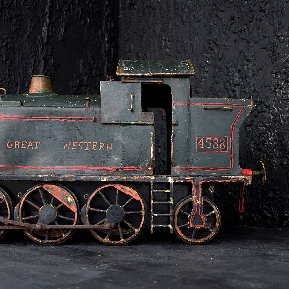 Amazing Locomotive, Early 20th Century photo 4200.0