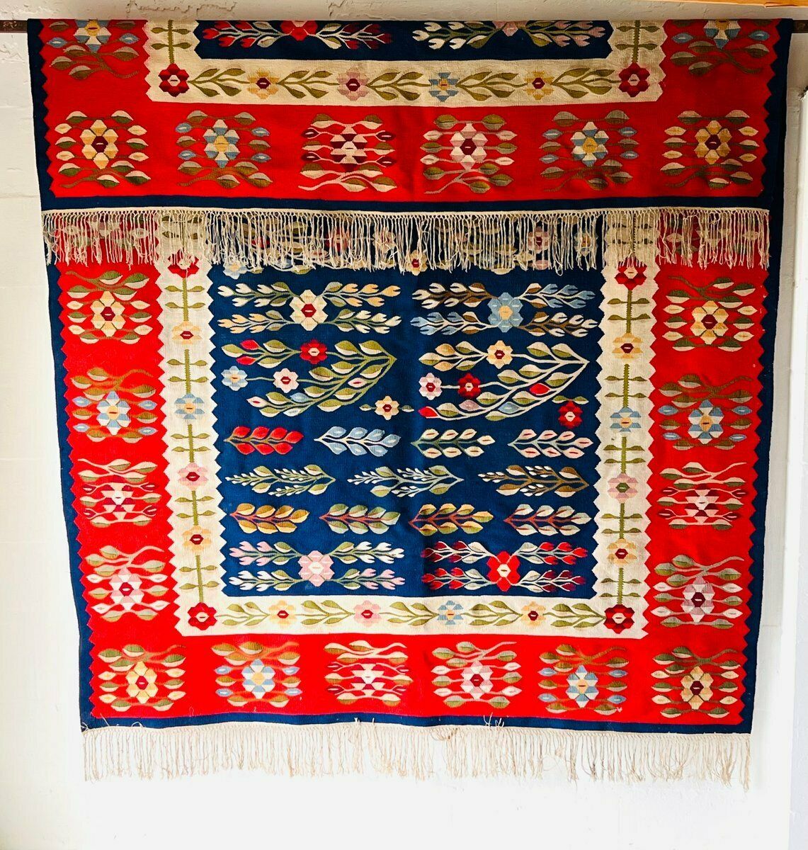 Crimson Floral Rug, 1940s, Vintage photo vinterior