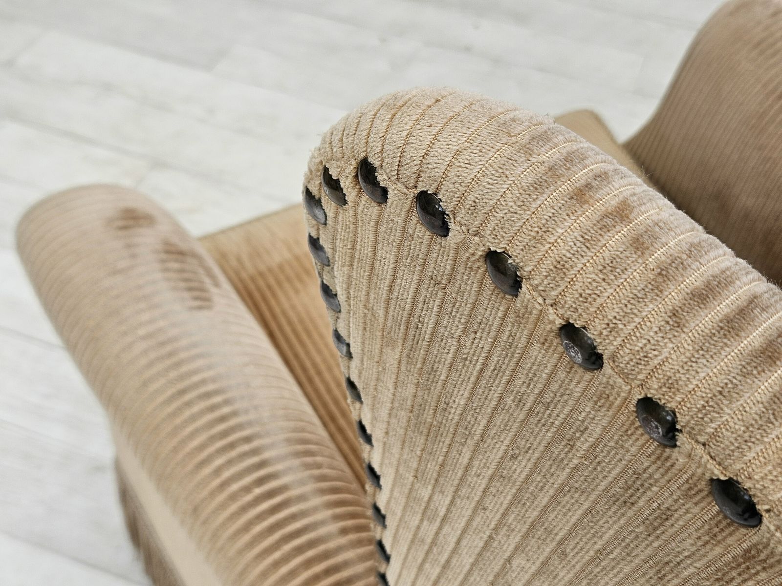 990.0 Ca. Jaren 1970, Deens Design, Fauteuil In Corduroy, Essenhout, Ongerestaureerde Staat. photo
