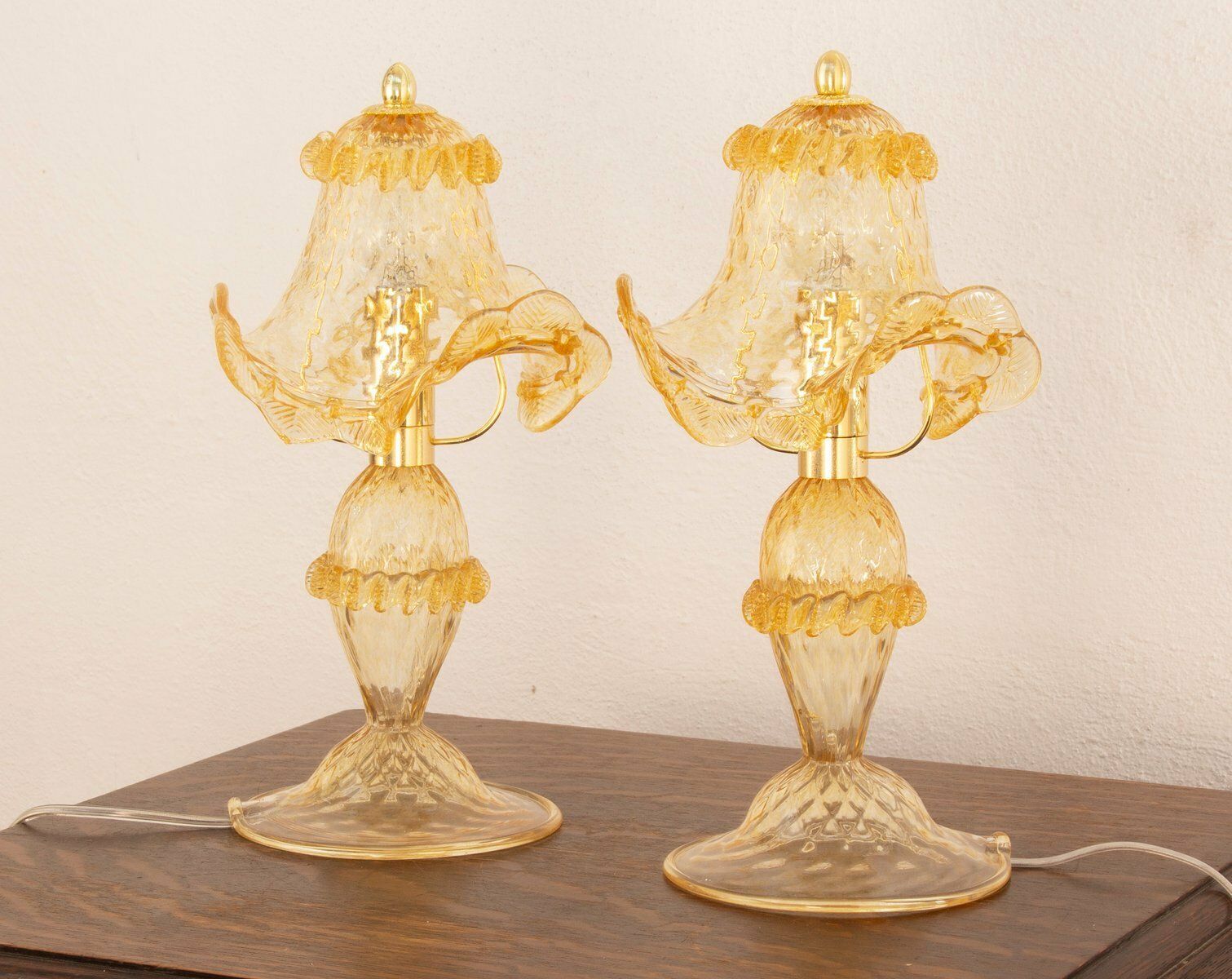 Italiaanse tafellampen van Murano-glas met gouden elementen, jaren 1990, set van 2 photo furniture